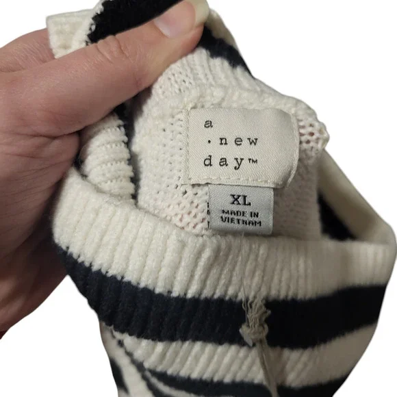 NWT A New Day Black and white top, size xl - Picture 3 of 7